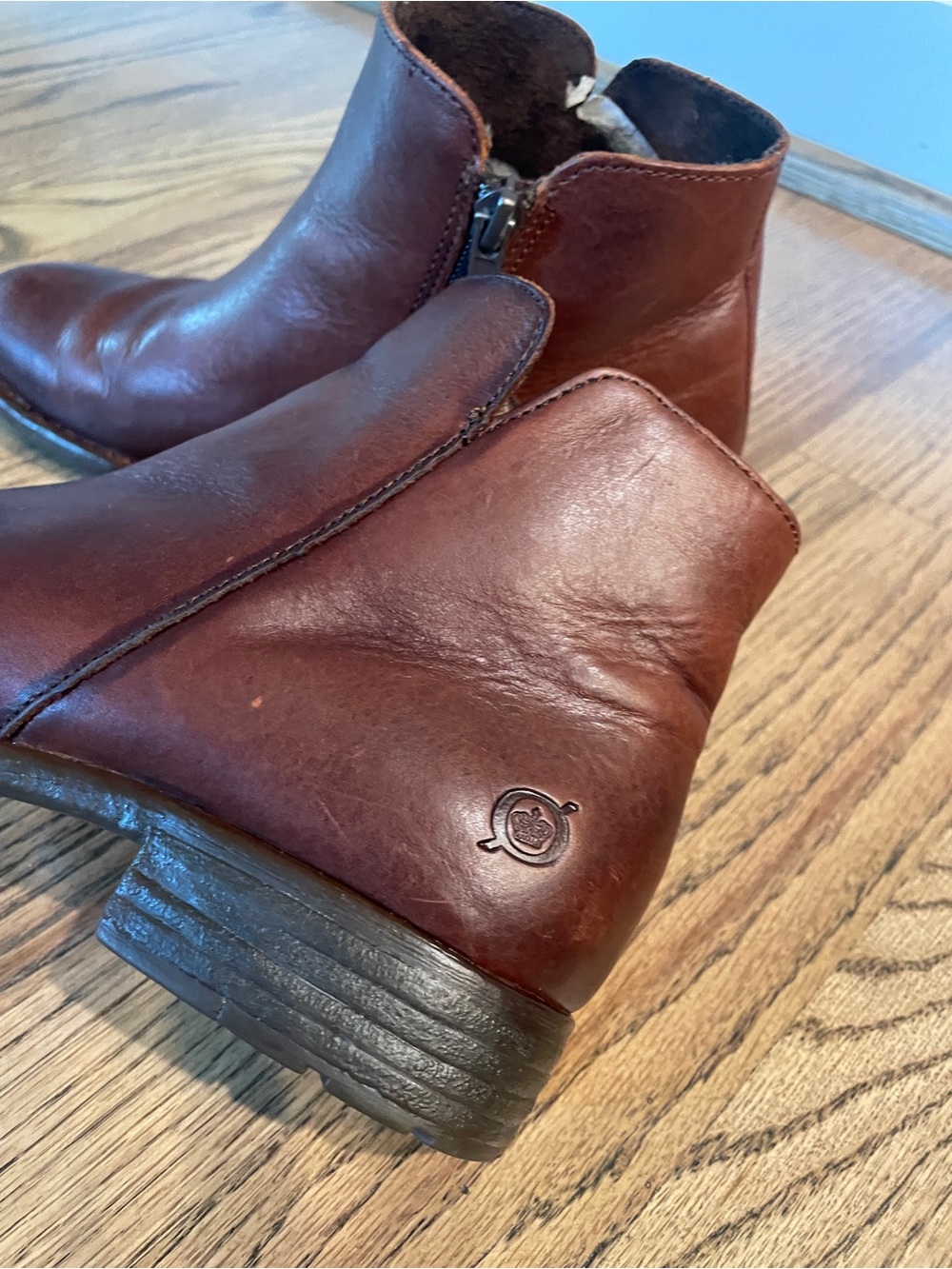 NWT Born Leather Side Zip Chelsea Boots size 6 - Picture 4 of 8